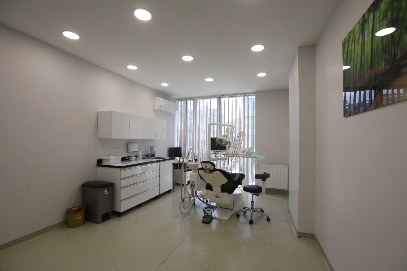A treatment room at Master Dent Clinic with sealed cabinetry and a preparation counter